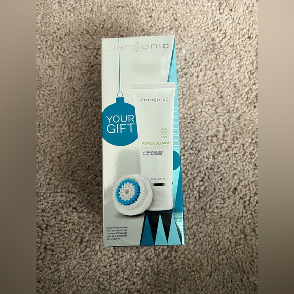 Clarisonic brush and cleaser set